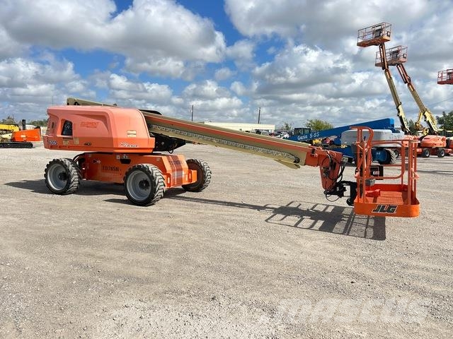 JLG 600S Teleskoop poomtõstukid