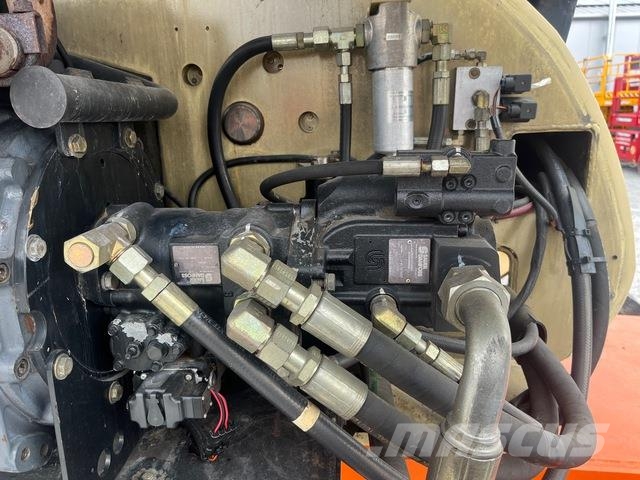 JLG 860SJ Gelenkteleskoparbeitsbühnen
