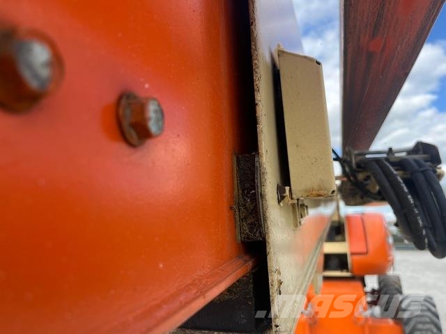 JLG 860SJ Gelenkteleskoparbeitsbühnen