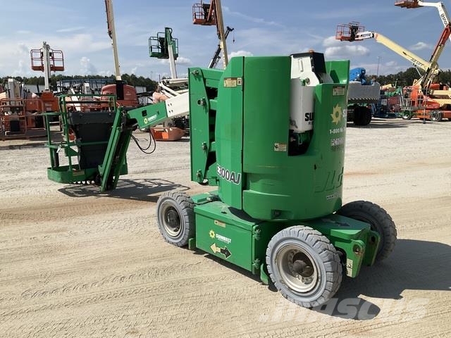 JLG E300AJ Съчленени стрелови подемници