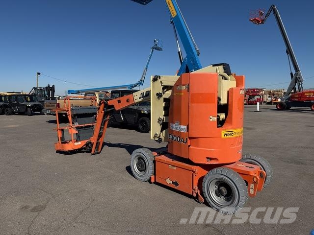 JLG E300AJ Съчленени стрелови подемници