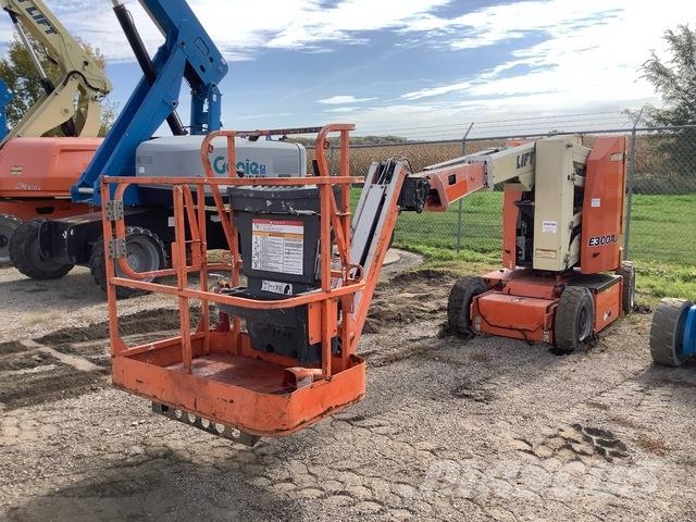 JLG E300AJP Strēles pacēlāji