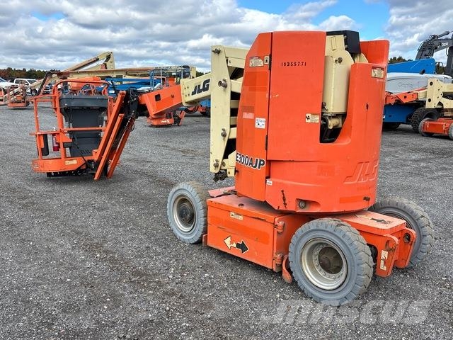 JLG E300AJP Zglobne podizne platforme