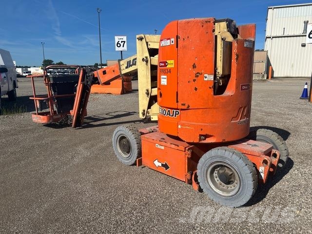 JLG E300AJP 曲臂高空作業車