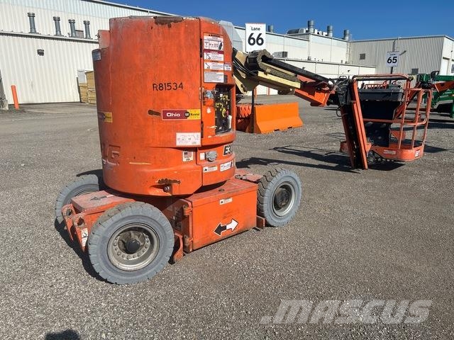 JLG E300AJP 曲臂高空作業車