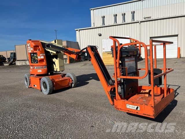 JLG E300AJP Leddede bomlifter