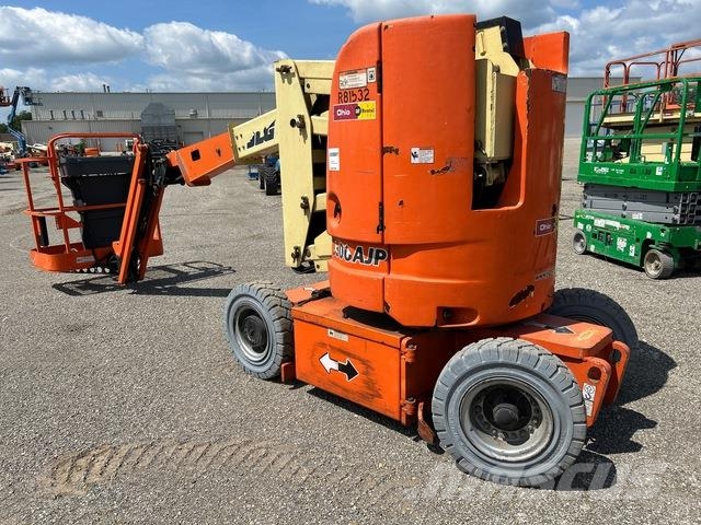 JLG E300AJP Nacele cu brat articulat