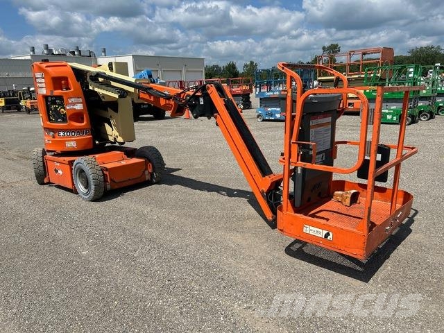JLG E300AJP Nacele cu brat articulat