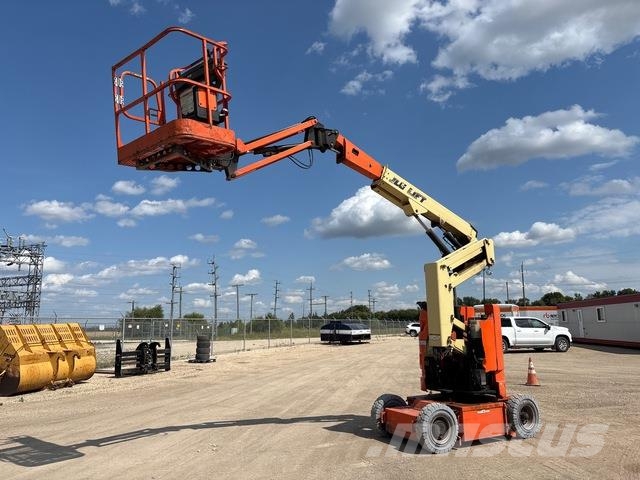 JLG E300AJP Iseliikuvad poomtõstukid