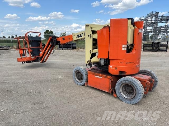 JLG E300AJP Iseliikuvad poomtõstukid