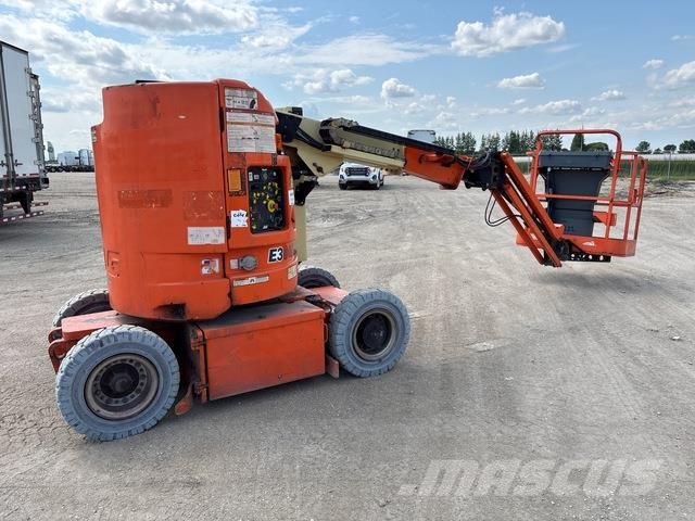 JLG E300AJP Iseliikuvad poomtõstukid