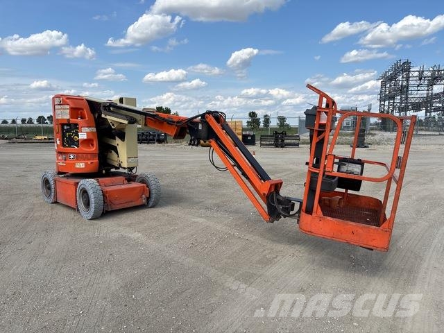 JLG E300AJP Iseliikuvad poomtõstukid