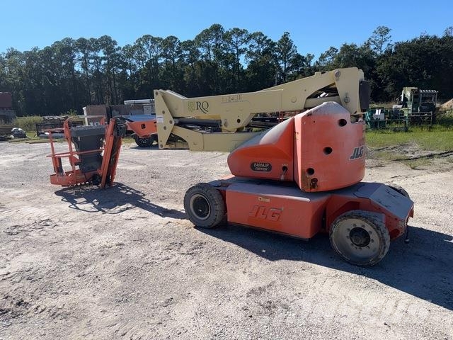 JLG E400AJPN Knikarmhoogwerkers