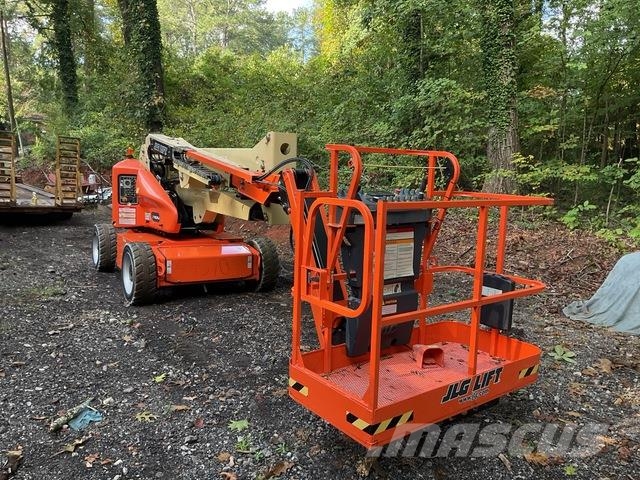 JLG E450A Zglobne dvižne ploščadi