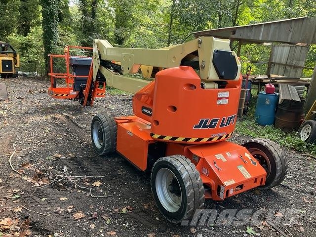JLG E450A Zglobne dvižne ploščadi