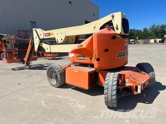 JLG E450AJ Articulated boom lifts