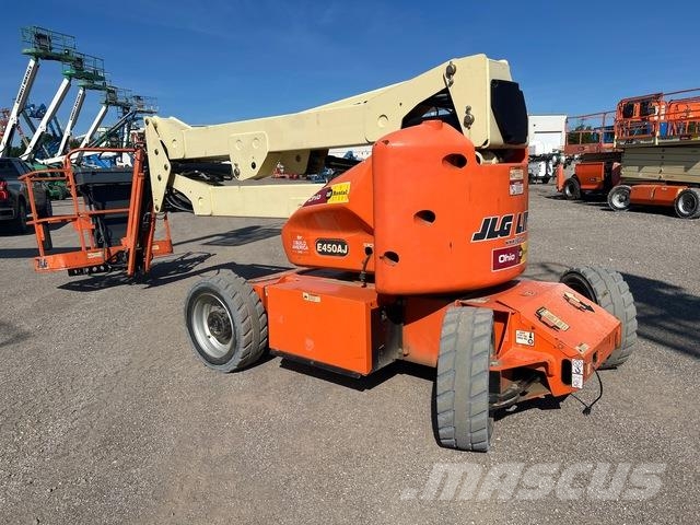 JLG E450AJ 曲臂高空作業車