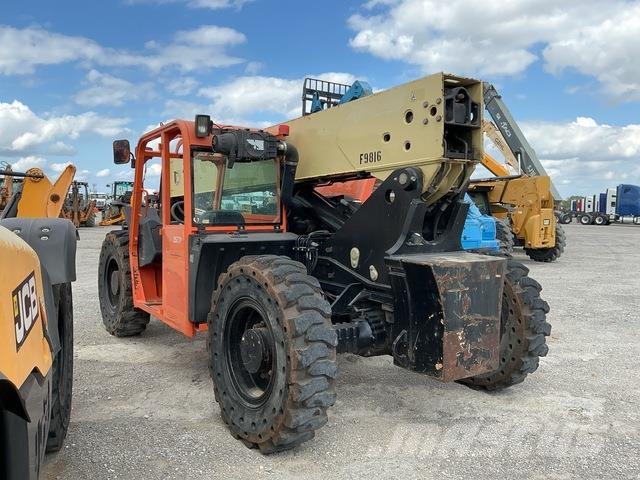 JLG G9-43A 伸縮臂操作車