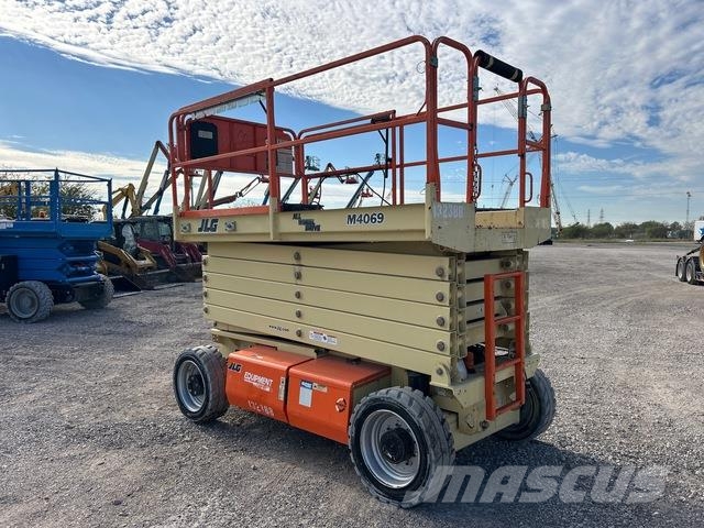 JLG M4069 Ollós emelők