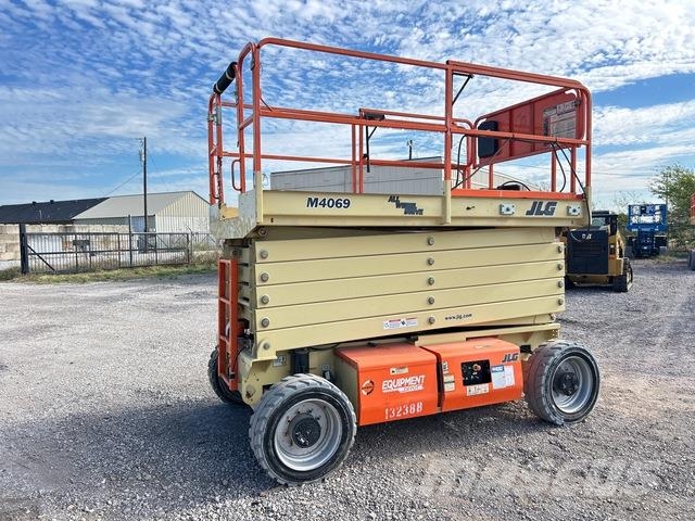 JLG M4069 Ollós emelők