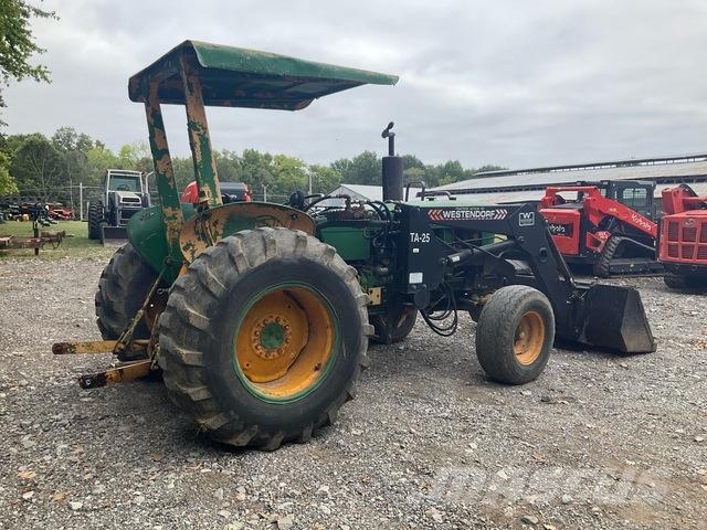 John Deere  جرارات مدمجة