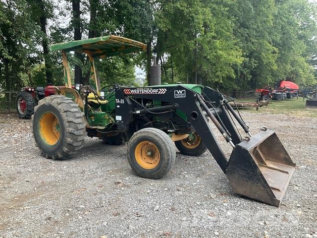 John Deere  جرارات مدمجة