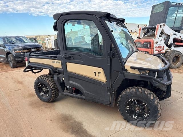 John Deere  ماكينات منفعة عامة