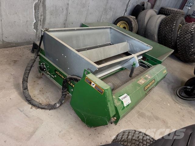 John Deere 100 Top Dresser Flüssigdüngerstreuer