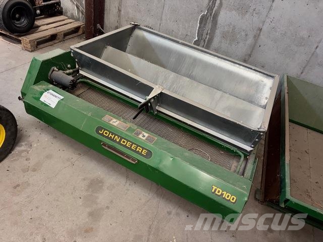 John Deere 100 Top Dresser Flüssigdüngerstreuer