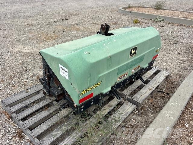 John Deere 1500 通风机和垂直割草机