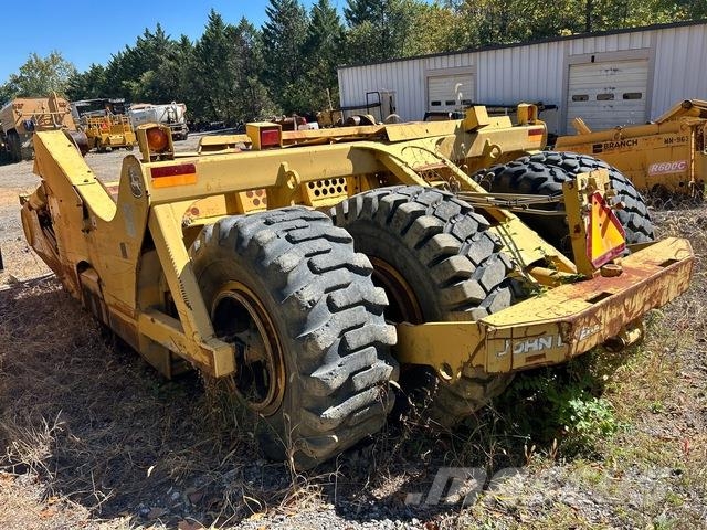 John Deere 1810E 刮土機