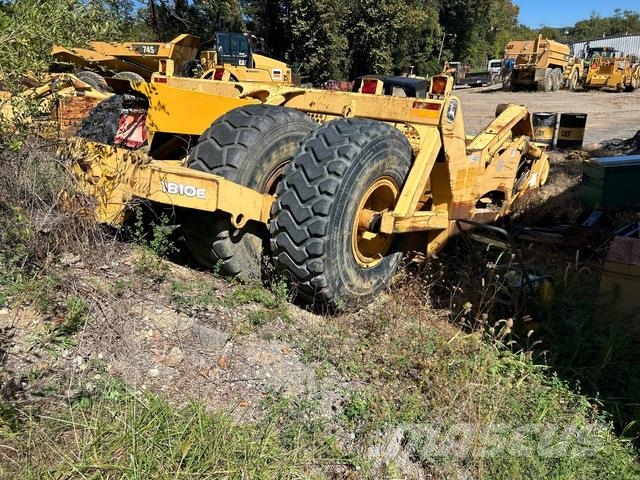 John Deere 1810E 刮土機
