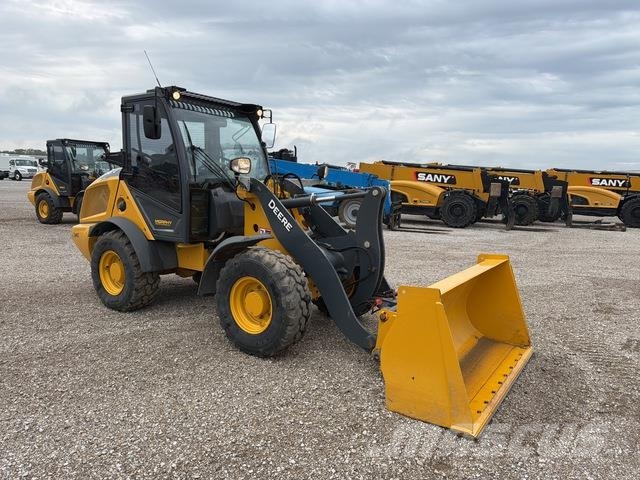 John Deere 204G 輪胎式裝載機