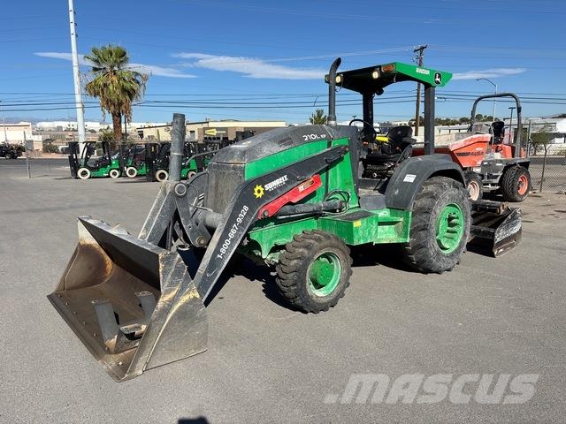 John Deere 210L EP フロントローダーとディガー