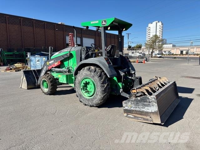 John Deere 210L EP フロントローダーとディガー