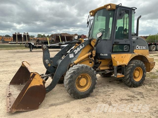 John Deere 244J Gumikerekes homlokrakodók