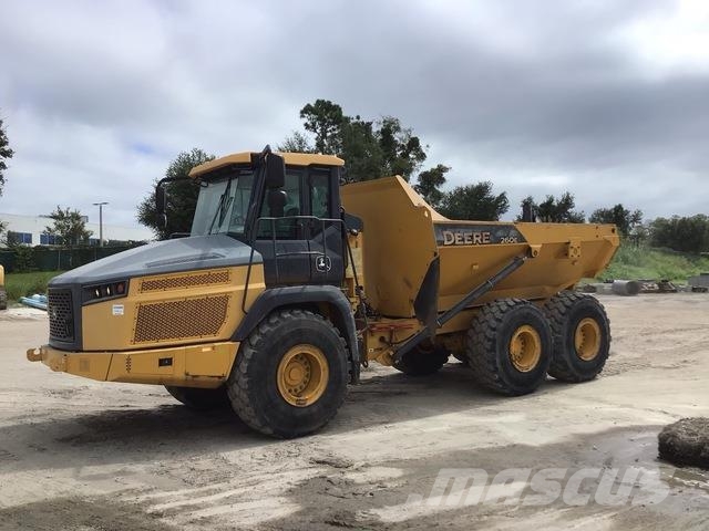 John Deere 260E Liigendraamiga pinnaseveokid