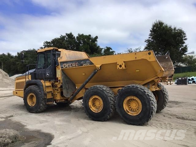 John Deere 260E Liigendraamiga pinnaseveokid