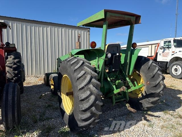 John Deere 2640 جرارات مدمجة
