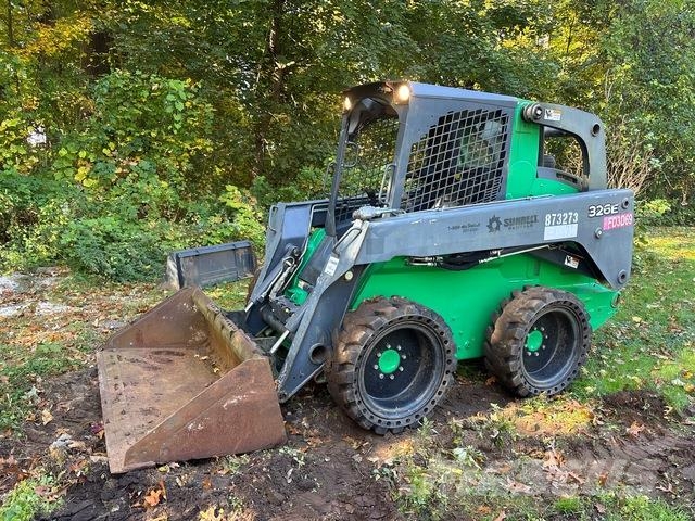 John Deere 326E 滑移轉向裝載機