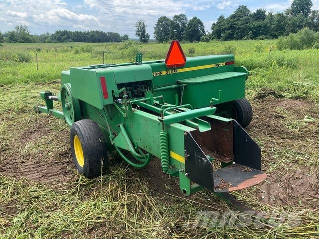 John Deere 328 각형 곤포기