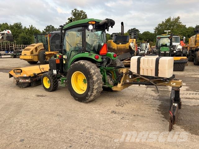 John Deere 4052R Innenraumkehrmaschinen