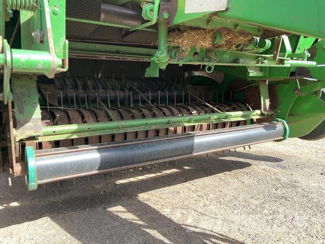 John Deere 468 Presse à balle ronde