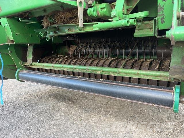 John Deere 468 Presse à balle ronde