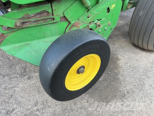 John Deere 468 Presse à balle ronde