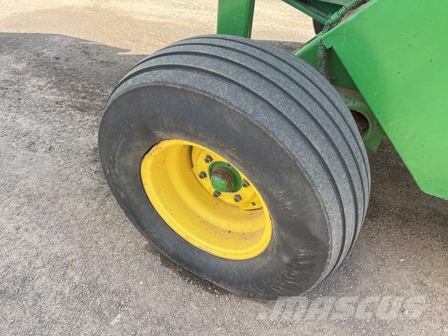 John Deere 468 Presse à balle ronde