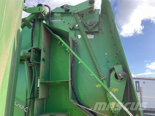 John Deere 468 Presse à balle ronde