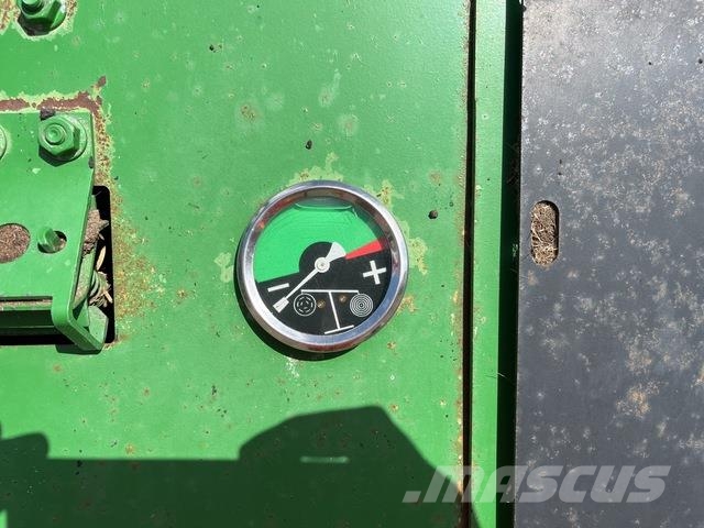 John Deere 468 Presse à balle ronde