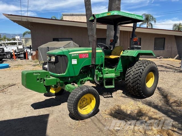 John Deere 5065E جرارات مدمجة