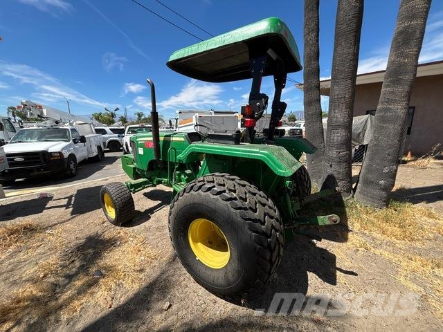 John Deere 5065E جرارات مدمجة